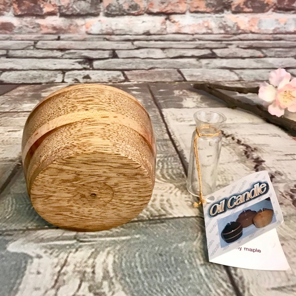 Brazilian Cherry & Curly Maple Wooden Oil Candle - Picture 3 of 7